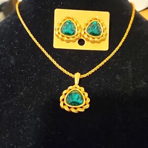 Women's Swarovski Crystal Emerald Green  Earrings and Necklace Set